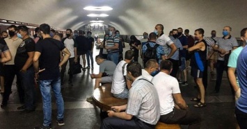 Митинг в подземке Харькова устроили машинисты метрополитена (ФОТО)
