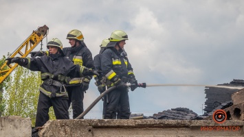 В Днепре на Тверской горел склад: дым тянуло на жилые дома