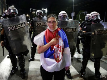 В Сербии после массовых протестов передумали вводить комендантский час