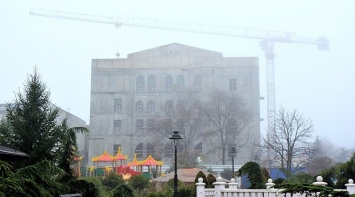 Власти расторгнут контракт со строителями Центра театрального искусства в Симферополе