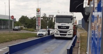 Под Киевом поймали водителя фуры с рекордным 22-тонным перегрузом