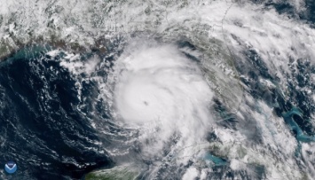 Тропический шторм "Фэй" грозит затоплением городам в США