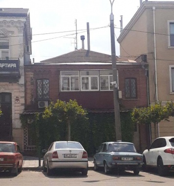 На старинном здании в центре Днепра возвышается царь-балкон (ФОТОФАКТ)