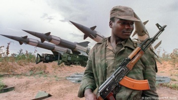 Россия продает все больше оружия в Африку. Кому и сколько?