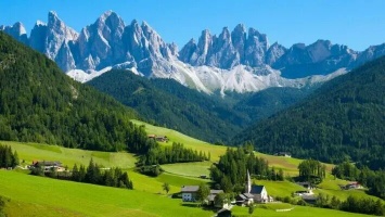 Сейф за $500 тысяч: В Швейцарии откроют высеченные в Альпах хранилища для ценностей