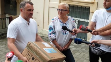 Львовские больницы получили высокоточные ИЭХЛ-тесты от "Европейской Солидарности"