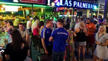 На Мальорке немецкие туристы, несмотря на карантин, устроили массовую вечеринку