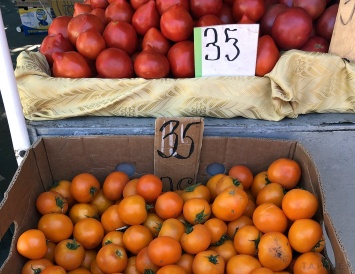 Цены в Одессе: персики от 25 гривен за килограмм, малина по 60