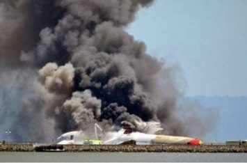 Раненый пилот спас из-под обломков самолета пассажиров и умер через 48 часов. ФОТО