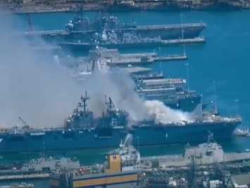 В США произошел пожар на десантном корабле, есть пострадавшие