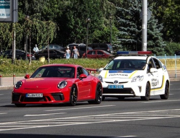 Киевская полиция остановила эксклюзивный Porsche на еврономерах