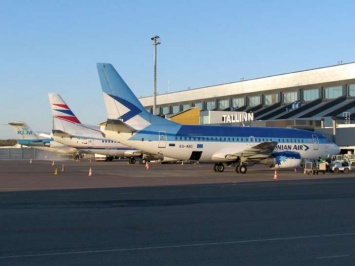 Эстония запретила авиасообщение с Украиной
