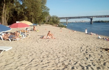 На пляжах Киева можно только загорать