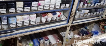 Табак и спирт без документов: в магазинах Днепра из-под прилавка торговали контрафактом