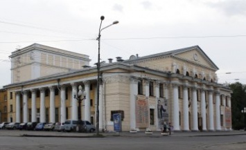 В Днепровском академическом театре драмы и комедии отремонтировали крышу