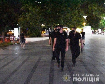 Хроники карантина: полиция устроила рейд по одесским кафе и ночным клубам, которые незаконно работают по ночам