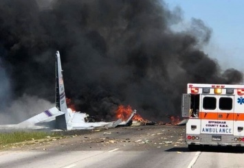 На авиабазе в США разбился истребитель