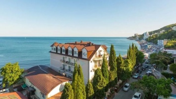Глава Крыма поручил до 1 августа придумать, как легализовать теневой курортный бизнес