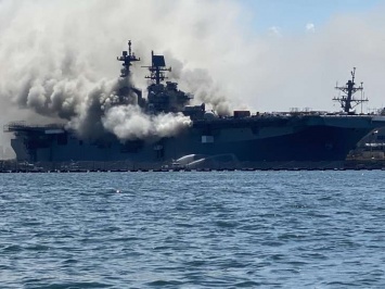Названо число пострадавших при пожаре на корабле ВМС США