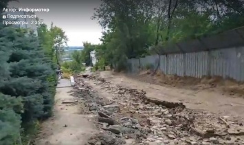 В Днепре размыло Крестьянский спуск (ВИДЕО)