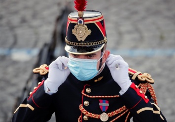 Франция из-за пандемии отказалась от традиционного парада на День взятия Бастилии (фото)