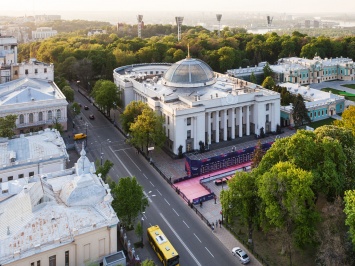 Рада может принять законопроект о сокращении "зеленых" тарифов до каникул