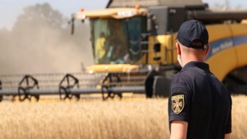 Спасатели Никополя и района призвали аграриев соблюдать пожарную безопасность при уборке урожая