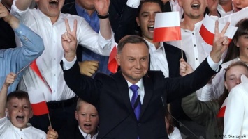 Комментарий: Выборы в Польше - раскол в стране стал еще глубже