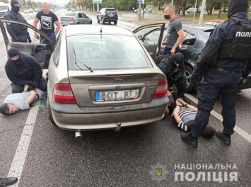 Полицейские задержали вооруженных квартирных воров, которые орудовали в Днепропетровской и других областях Украины