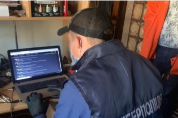 Полиция разоблачила кибервора, продававшего персональные данные украинцев