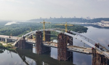 Аудит показал хищение Кличко и Комарницким миллионов на постройке Подольского моста, - СМИ