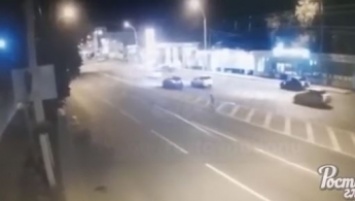 В России женщина решила "отдохнуть" посреди дороги и поплатилась жизнью: видео