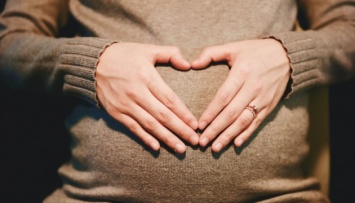 COVID-19 может передаваться от беременной к ребенку