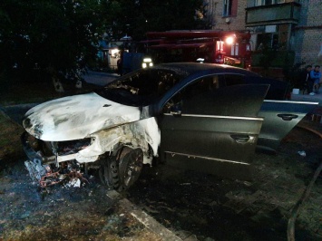 В Запорожской области ночью сожгли машину известному социологу
