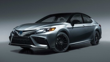 Toyota представила Camry 2021 года