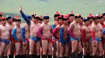 Фестиваль "Надом" в Монголии впервые за 800 лет провели без зрителей (видео)