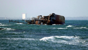 Эвакуация Delfi снова затягивается - владелец танкера винит шторм
