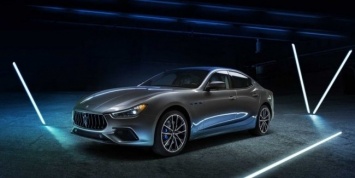 Гибридный Maserati Ghibli представлен официально