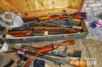 На Днепропетровщине ликвидирована преступная группировка с огромным арсеналом оружия (фото)