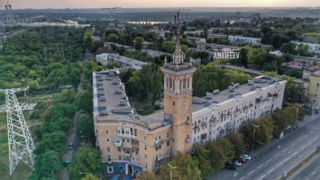 На главном проспекте Запорожья разрушается историческое здание - фото