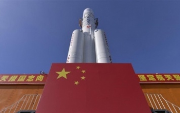 Китай подготовил ракету для запуска миссии на Марс (фото)