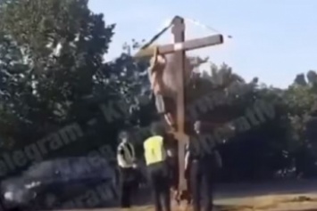 В Киеве мужчина убегал от полиции и хотел "притвориться" Иисусом: яркое видео