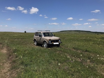 Вопреки запретам по Долгоруковской яйле разъезжают на автомобилях