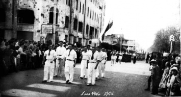 Уникальное фото первомайской демонстрации в Днепре 1946 года появилось в Соцсети
