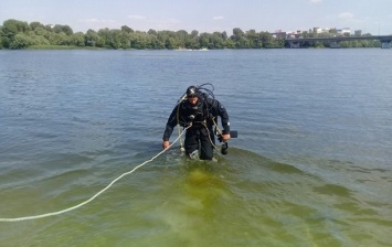В Черноморске в воде у причала обнаружили тело мужчины