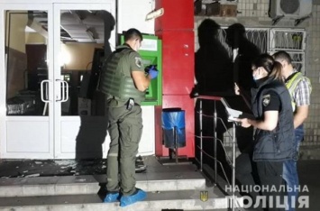 Взрыв в Киеве: неизвестные ограбили уличный банкомат