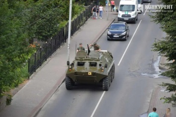 Захват заложников в Луцке: в городе появились БТР и снайперы, дороги перекрыты