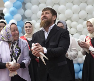 Школьные учителя в Чечне заявили о принуждении поддерживать Кадырова в соцсетях