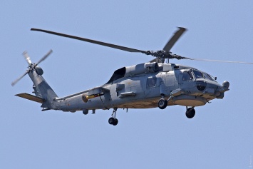 Спасательная операция: испанские вертолетчики доставили в Одессу пострадавшего моряка с американского эсминца