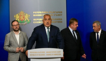 Четверо болгарских министров уходят в отставку на фоне протестов
